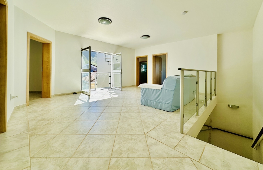 5 Bedroom Property for Sale in Vermont Western Cape